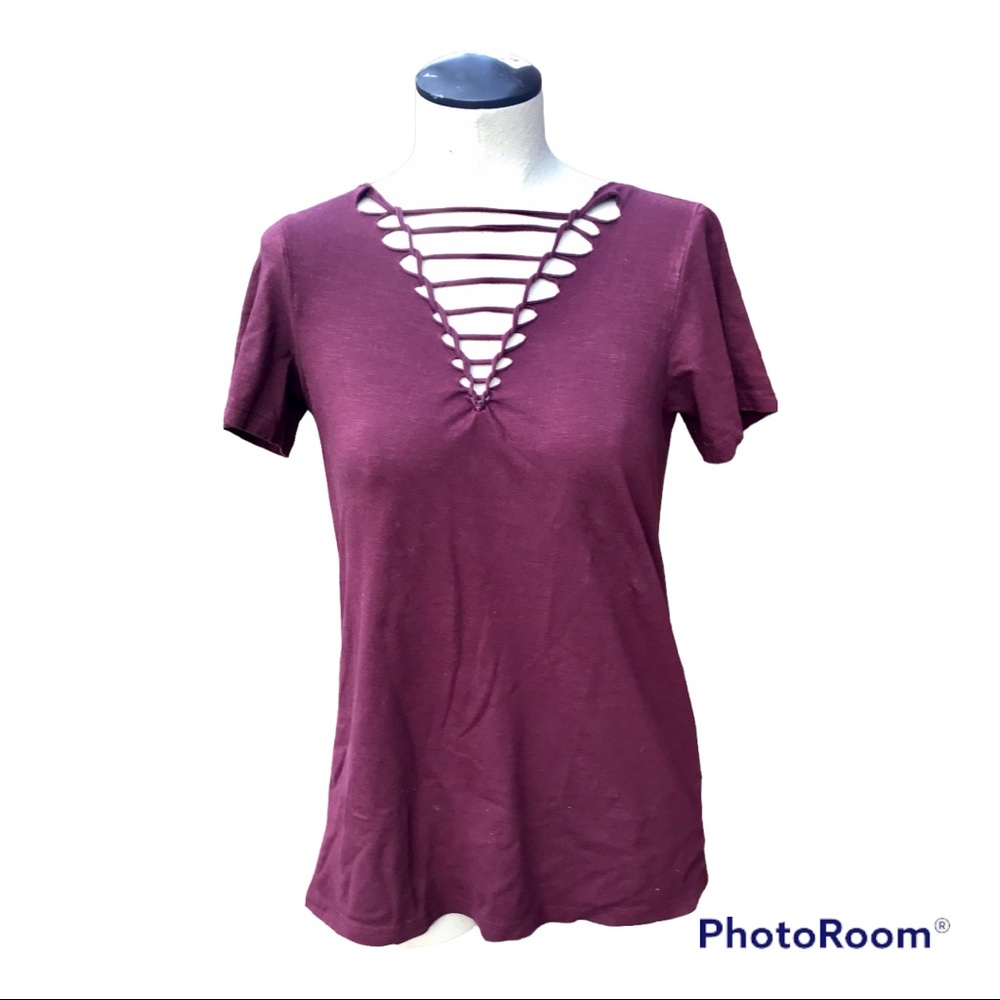PEPIN Twisted Lattice V-Neck Burgundy Short Sleeve Tee